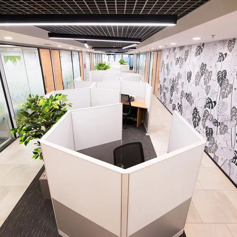 Private desks at Zioks Comfort